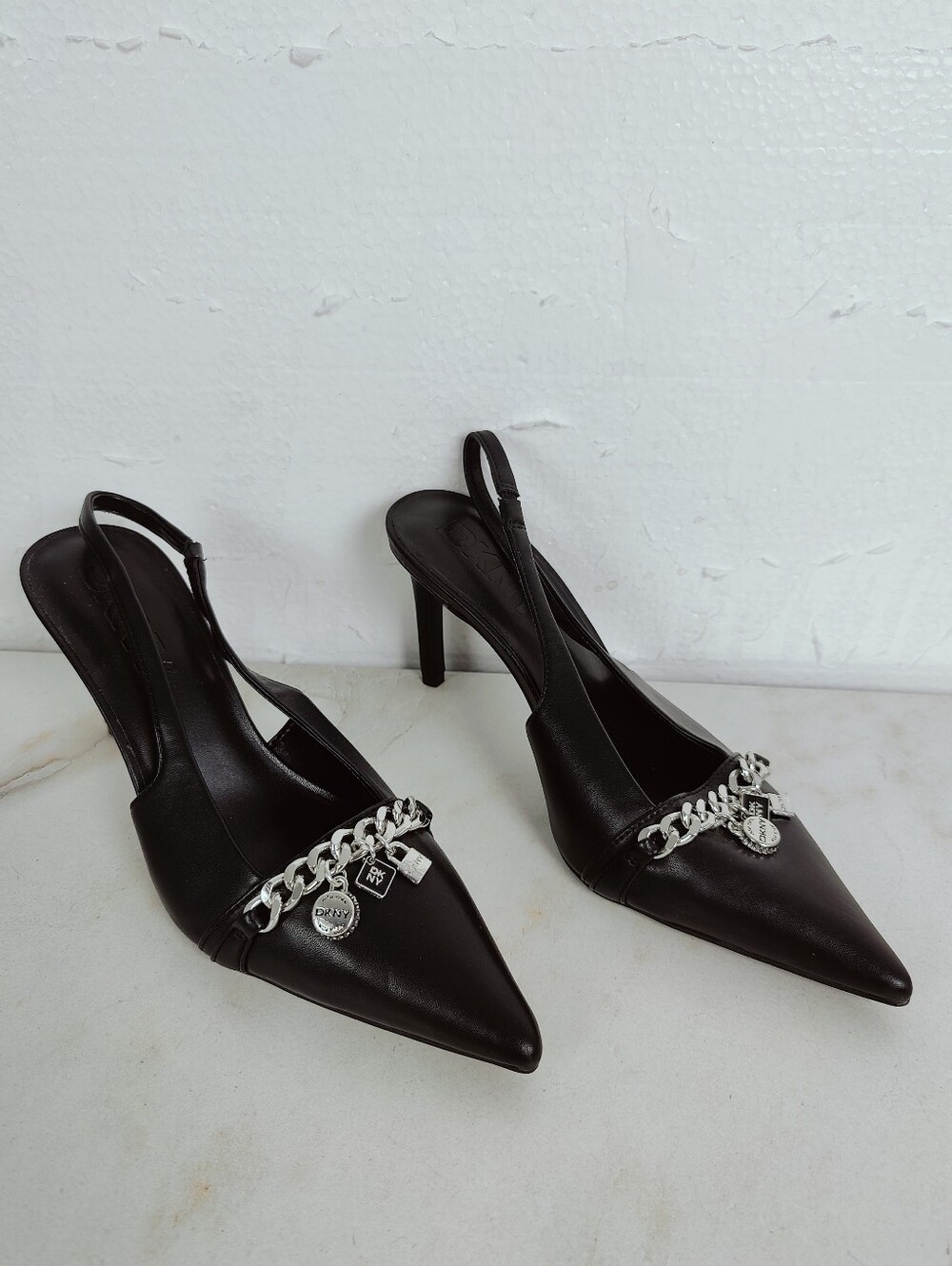 EUC DKNY Maelis Black Pointed Toe Slingback Heels Pumps Chain Charms, Sz 5.5
